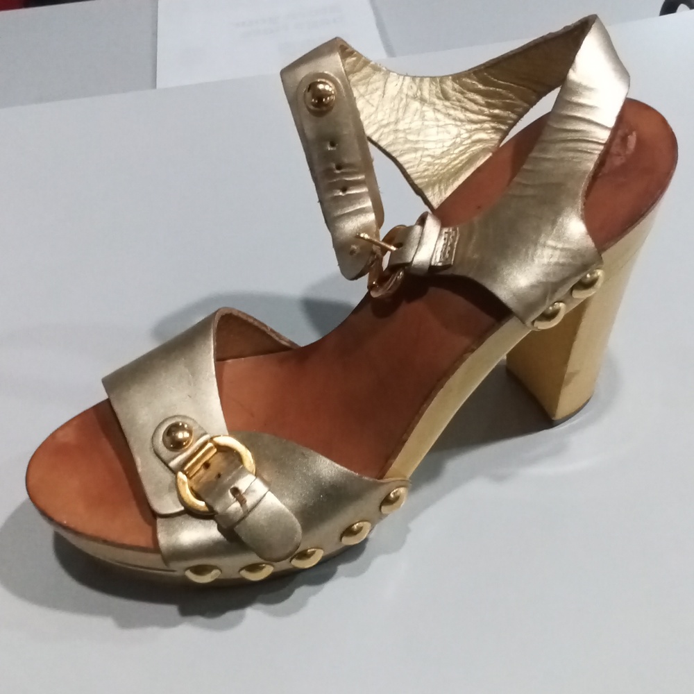 Michael Kors Wooden Gold Platform Heels - Picture 3 of 3